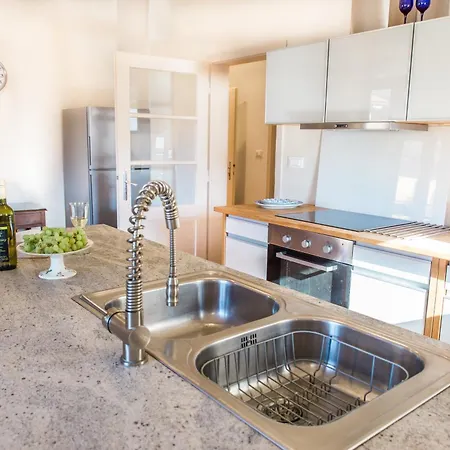 Center Townhouse & Loft Apartment