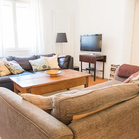 Center Townhouse & Loft Apartment