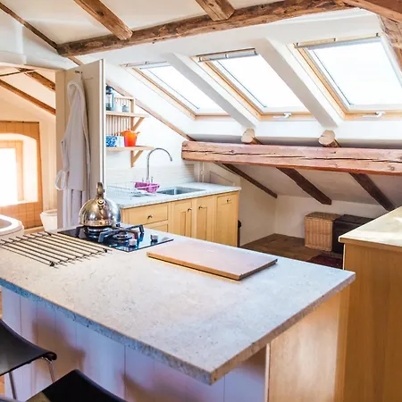 Center Townhouse & Loft Apartment *