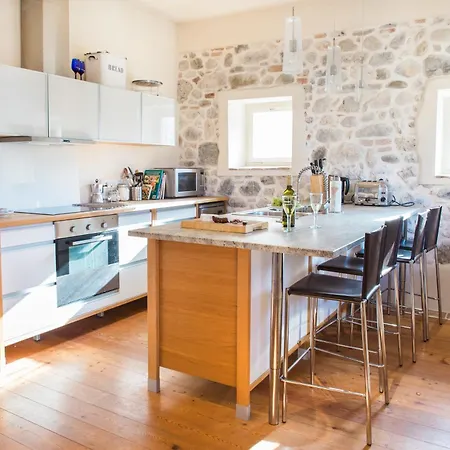 Center Townhouse & Loft Apartment *