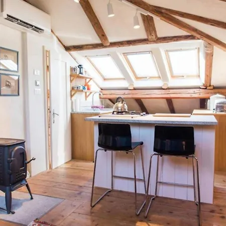 Center Townhouse & Loft Apartment *