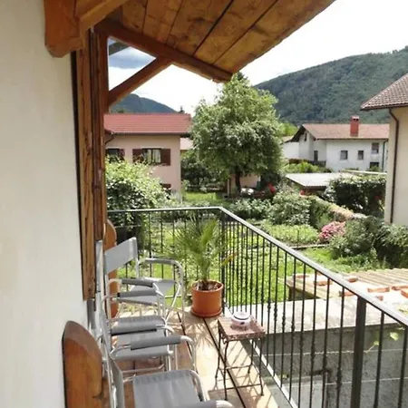 Počitniška hiša Center Townhouse & Loft Tolmin