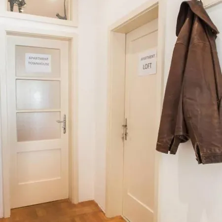 Center Townhouse & Loft Feriehus Tolmin